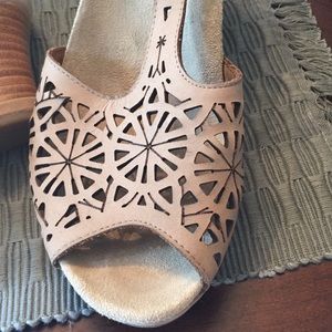 Earthies platform beige size 8, arch support